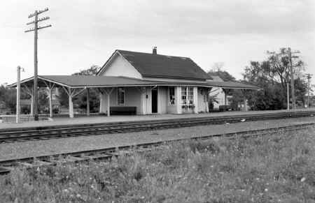 Station-Bridgehampton-View SW -09-20-58 (Solomon for PSC-Keller).jpg (95357 bytes)